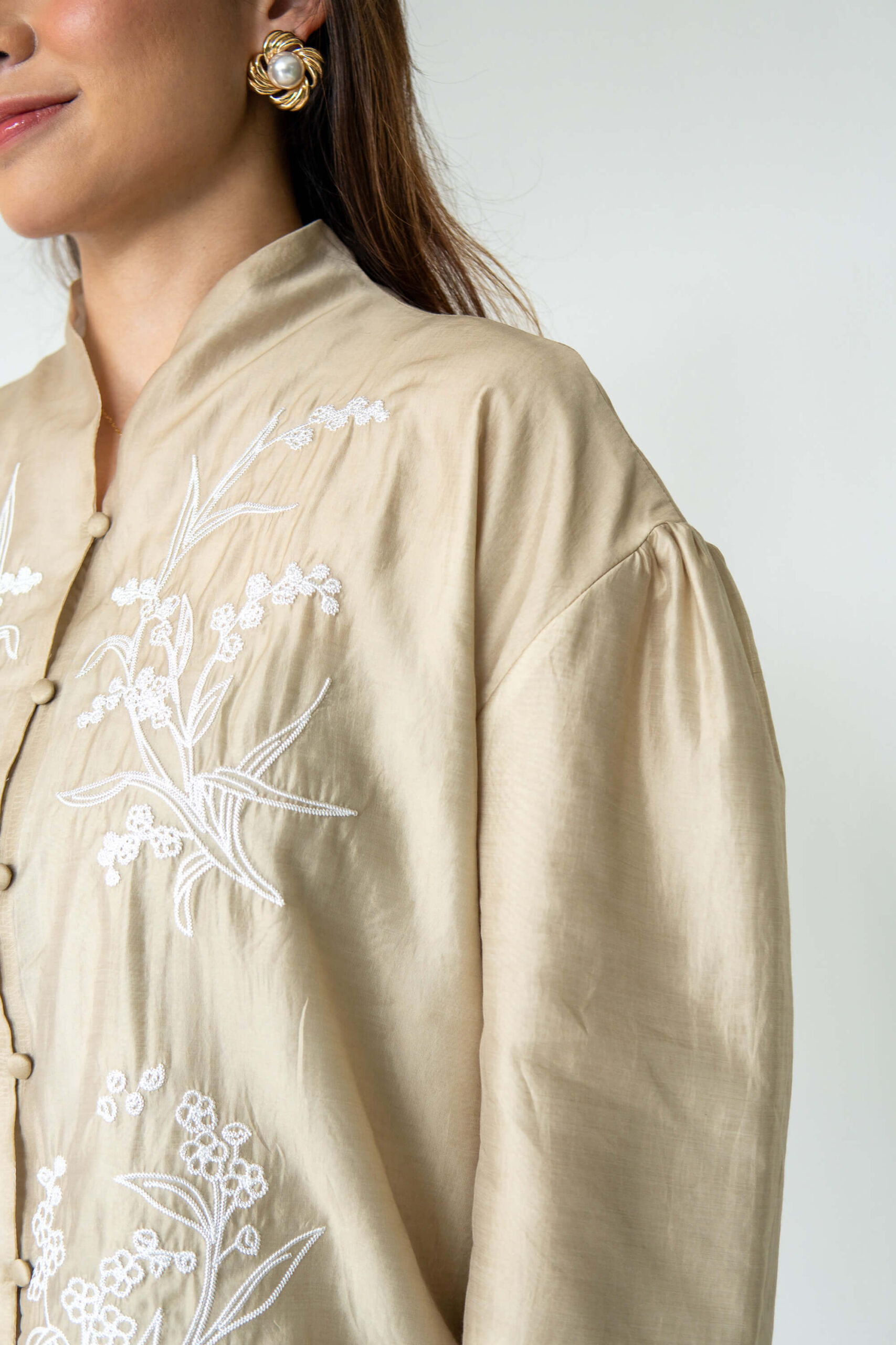 Sienna Women in Sand - Image 7