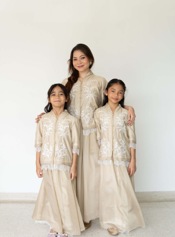 Sienna Women in Sand