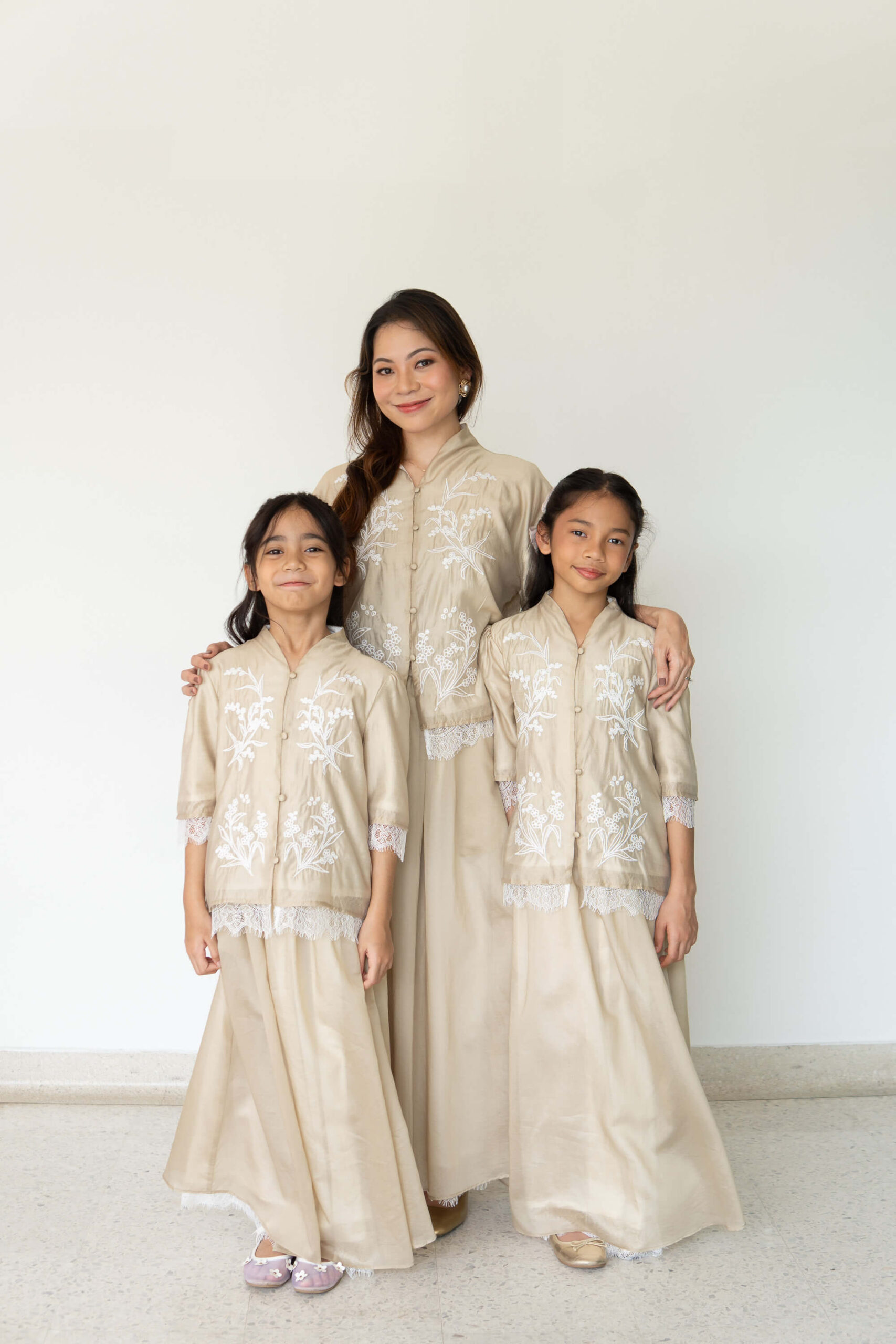 Sienna Women in Sand - Image 9