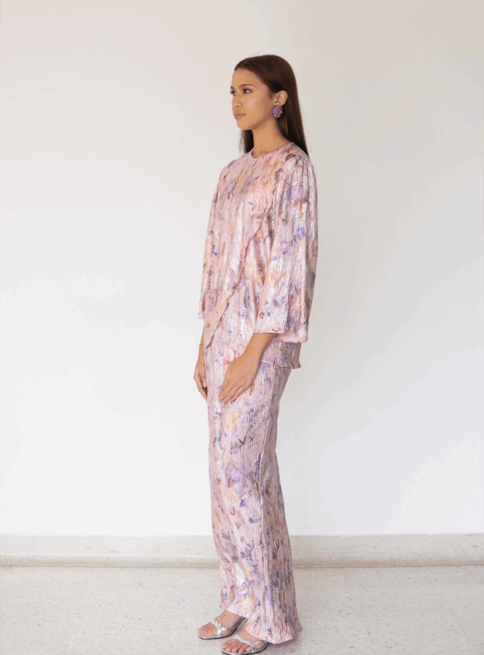 Harper Women in Metallic Pink